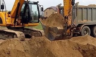Выкопать яму экскаватором в Кушве от 920 руб. - 2Землекопа-Кшв